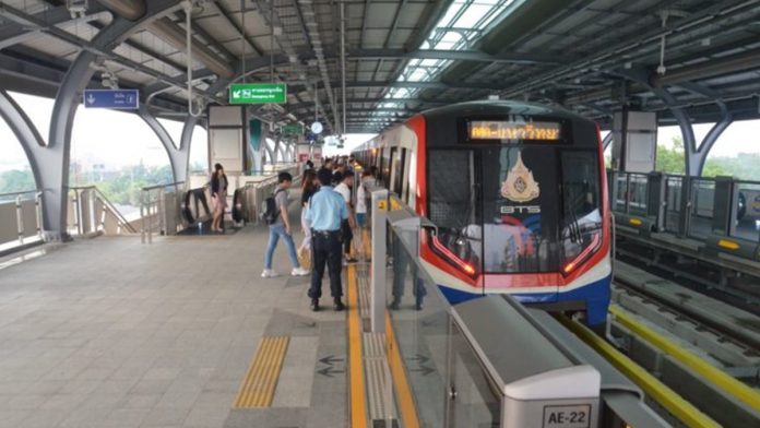 กทม.เปิดรถไฟฟ้าบีทีเอส “สถานีวัดพระศรีฯ” ฟรีถึงต.ค.”คีรี” แท็กทีมชิงเค้กสายสีส้ม1.4แสนล้าน