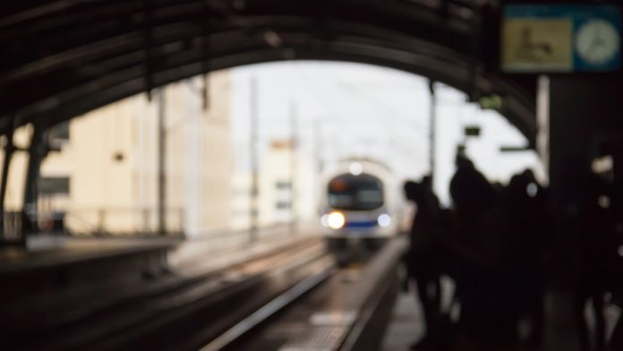บี้รถไฟฟ้าสีน้ำเงิน-แอร์พอร์ตลิงก์ ออก “ตั๋วรายเดือน” ช่วยผู้โดยสาร