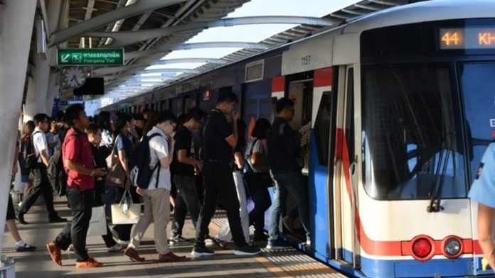 ฟรี 6 เดือนรถเมล์ขนคนขึ้นรถไฟฟ้า กทม.จ่อดึงเอกชน PPP เดินรถทั่วกรุง